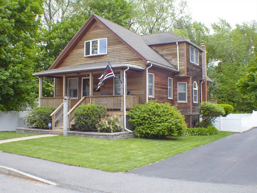 Rockland, MA 02370,93 Crescent St