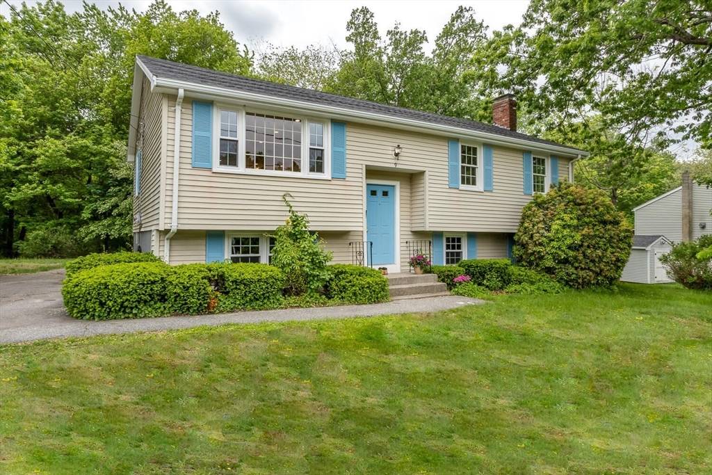 Foxboro, MA 02035,9 Linda Street