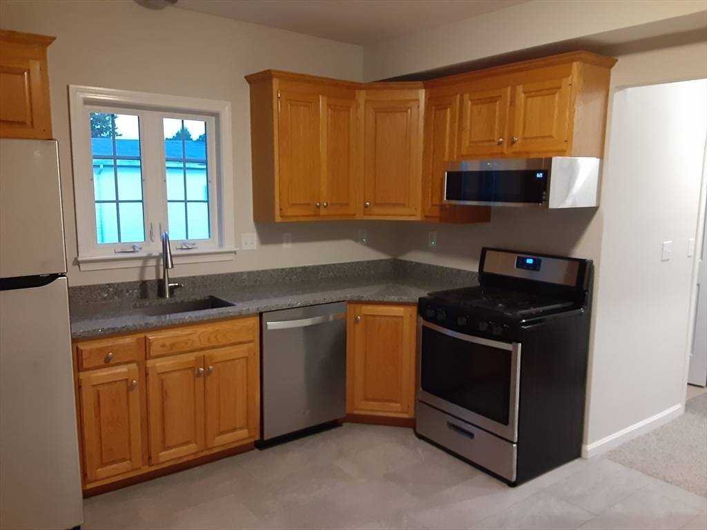 Medway, MA 02053,2 Lincoln Street #A