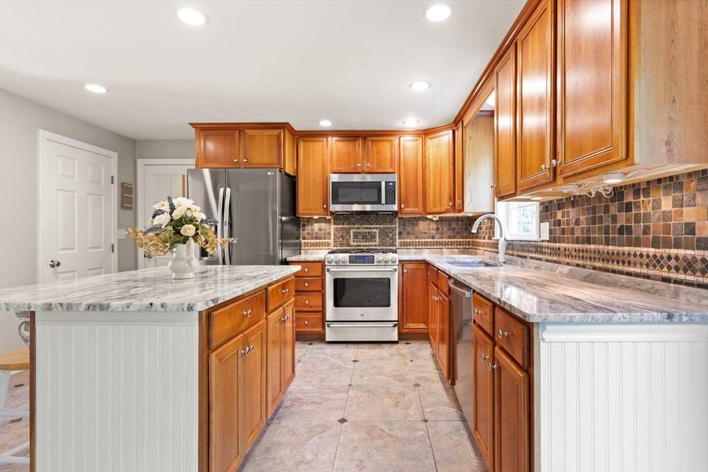 Westford, MA 01886,23 Morrison Ln
