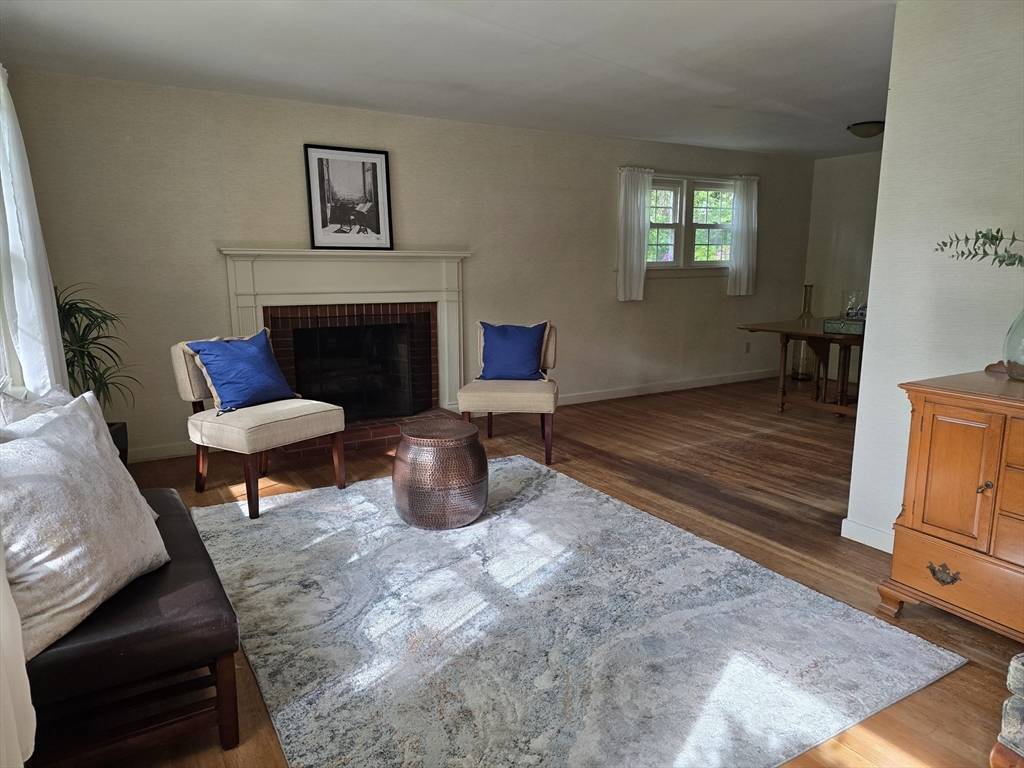 Holden, MA 01520,22 Wild Rose Avenue