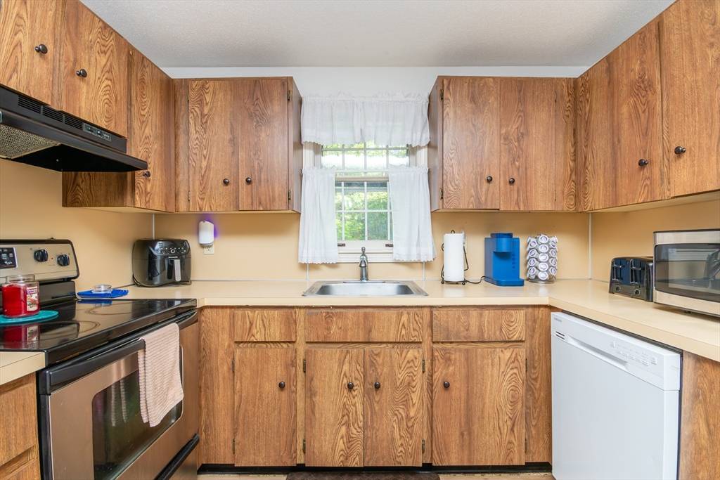 Halifax, MA 02338,105 Twin Lakes Dr #105
