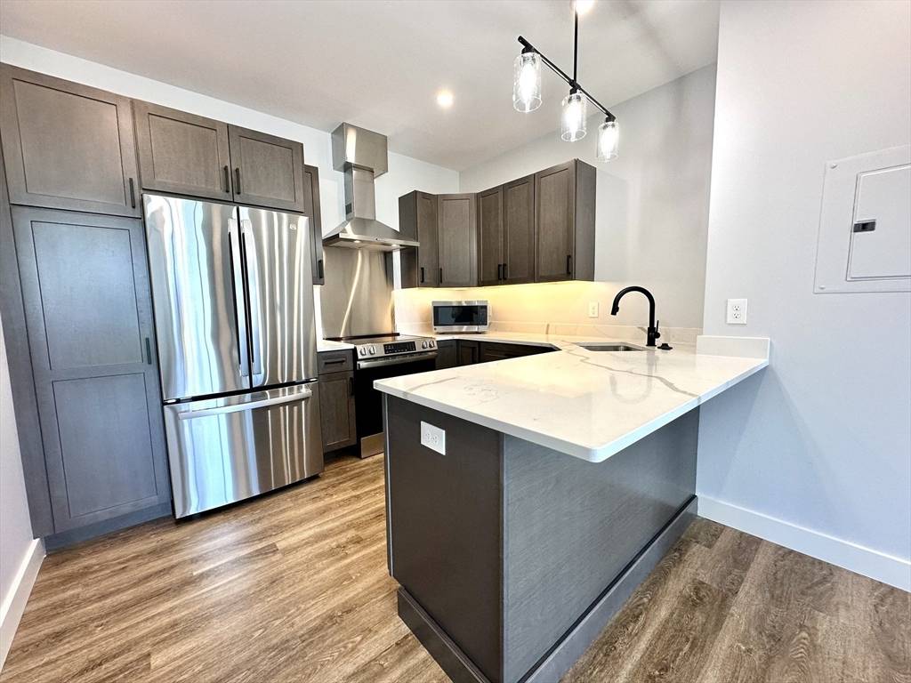 Natick, MA 01760,21 Summer St #403