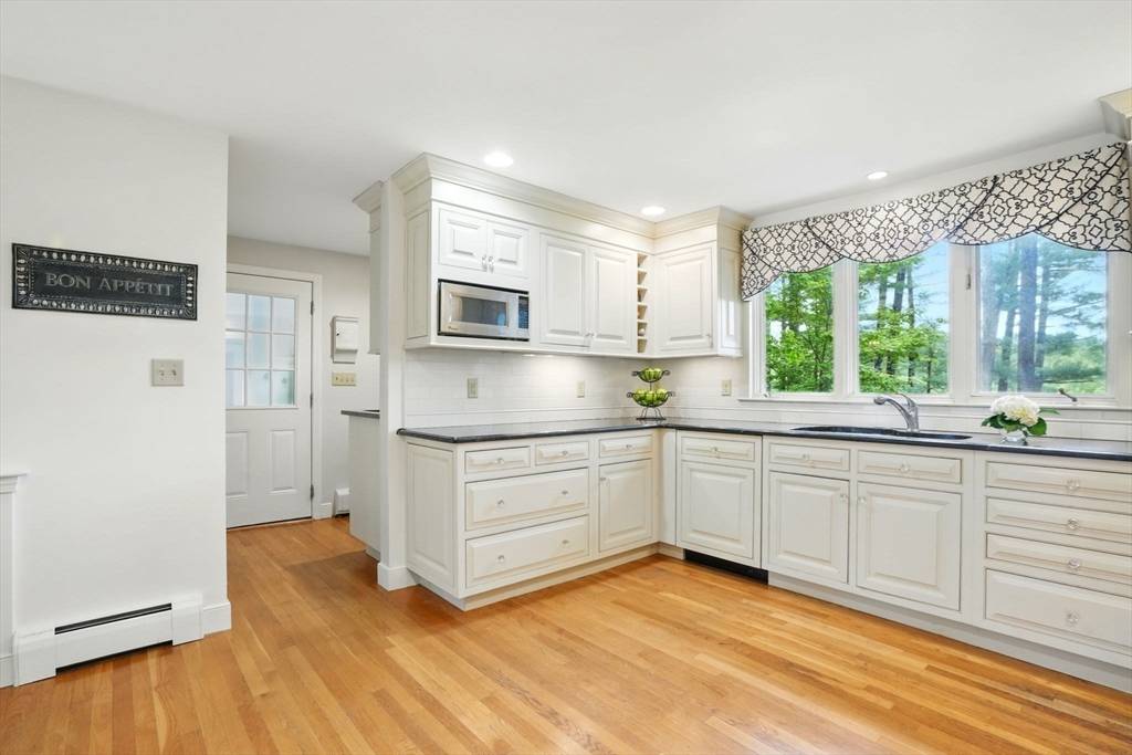 19 Flint Locke Dr Duxbury, MA 02332