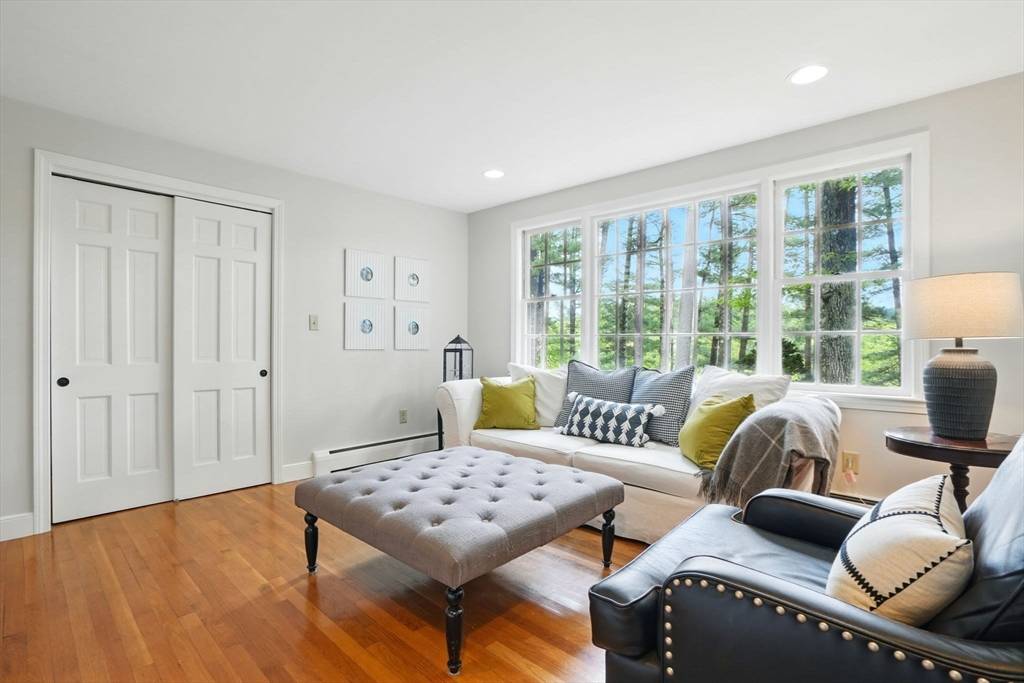 19 Flint Locke Dr Duxbury, MA 02332