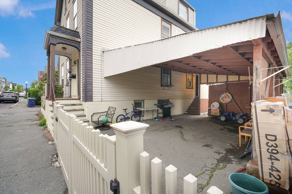 New Bedford, MA 02740,39 Smith St