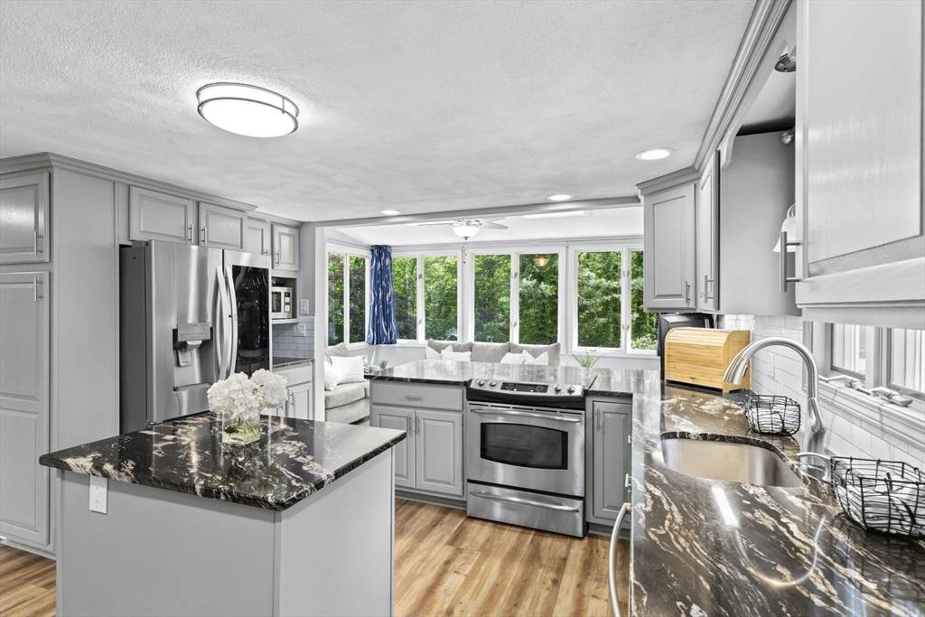 Hanson, MA 02341,404 Holmes St