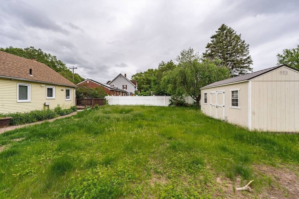 276 Oak St Springfield, MA 01151