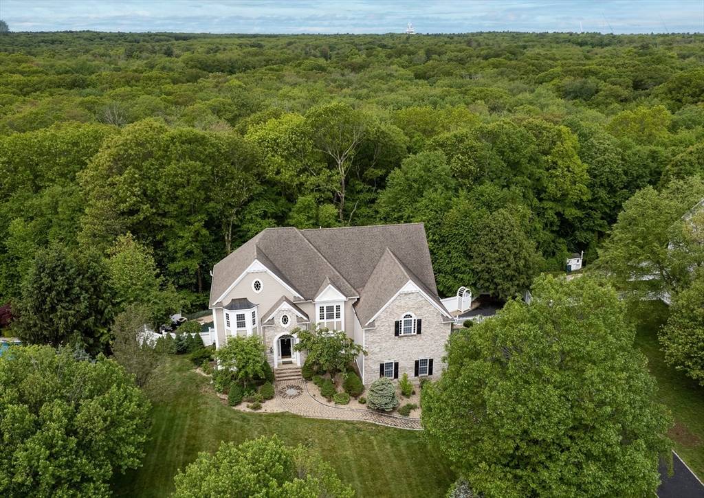 Hopkinton, MA 01748,10 Oak Street