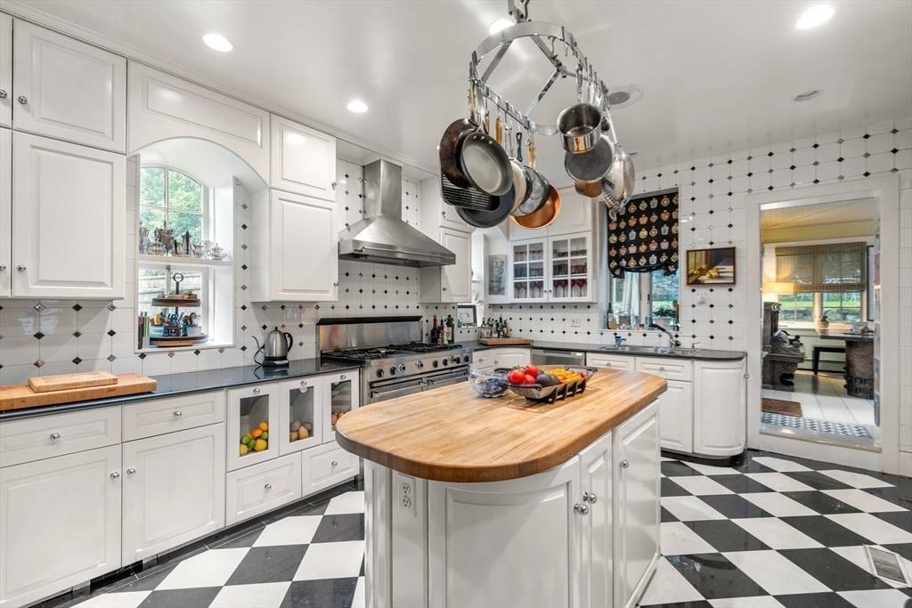 74 Warren St Newton, MA 02459