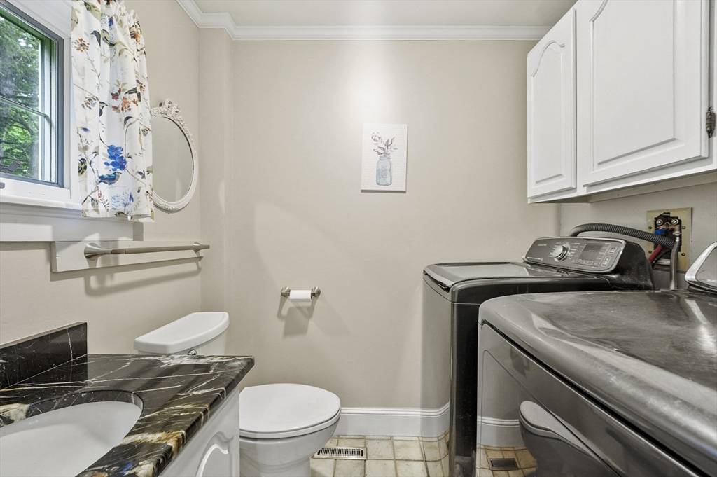 384 Longmeadow St Longmeadow, MA 01106