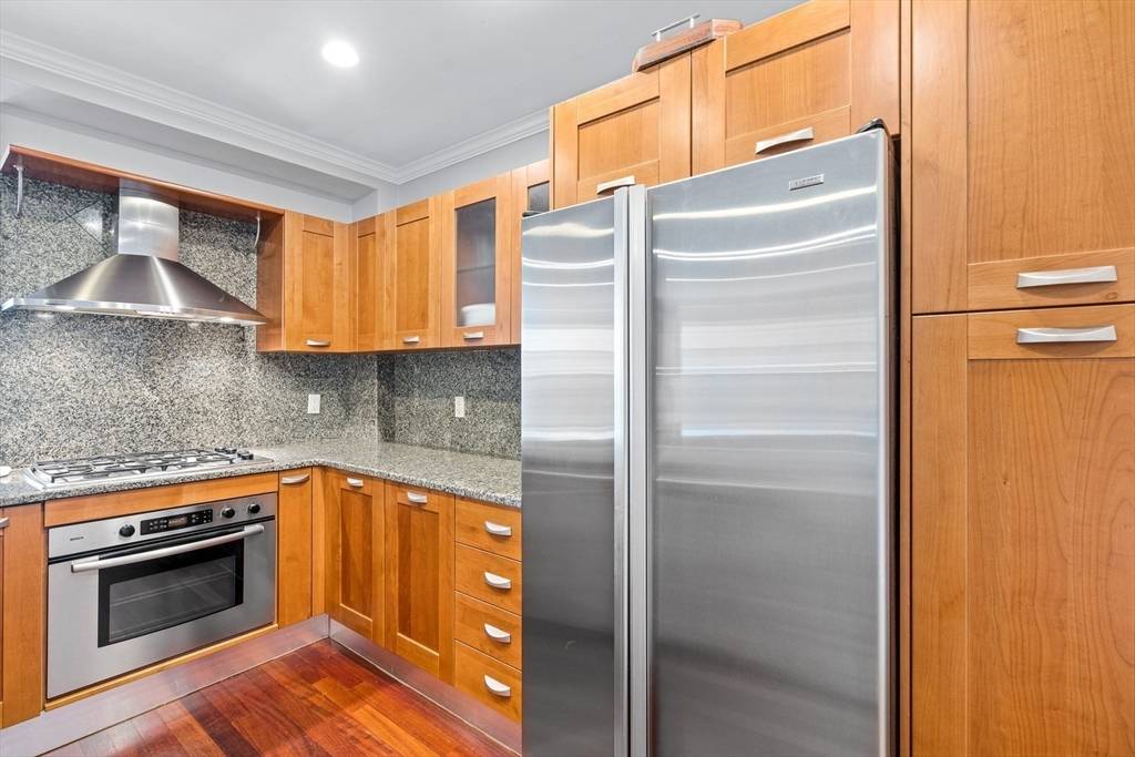 Boston, MA 02109,440 Commercial St #503