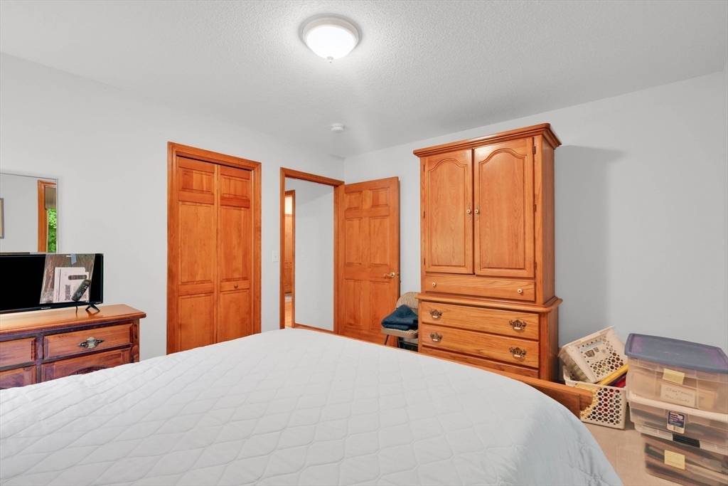514 Mountain Rd Wilbraham, MA 01095