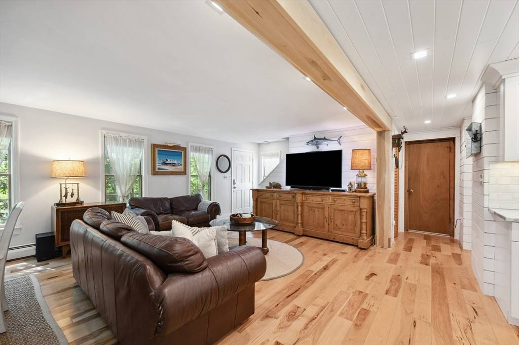15 Youngs Rd Gloucester, MA 01930