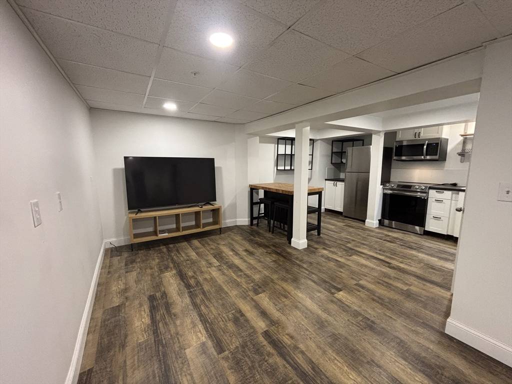 Fall River, MA 02721,1190 Stafford Rd #B