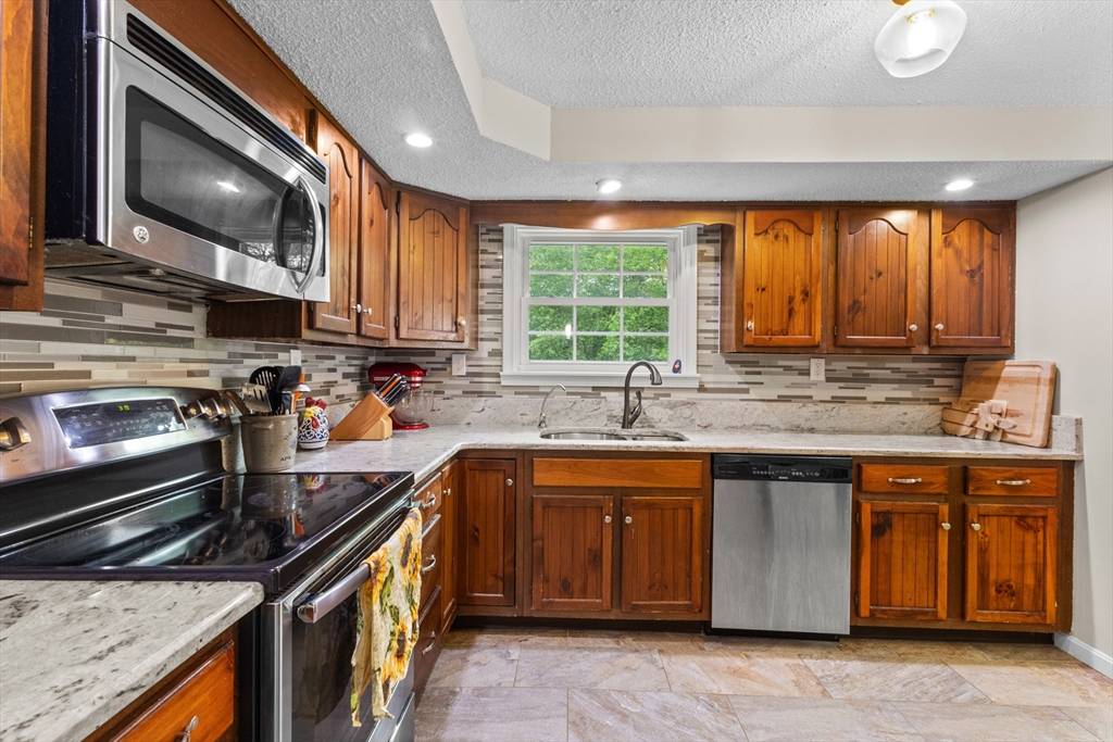 34 Heath Rd Shrewsbury, MA 01545