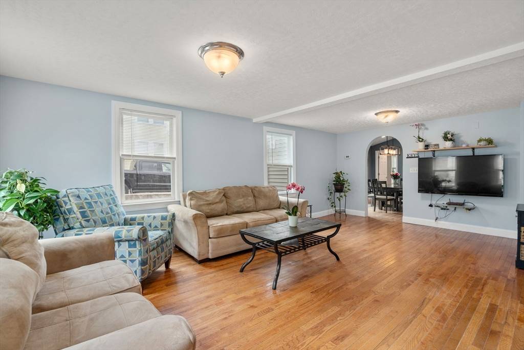 63 Richardson St Wakefield, MA 01880