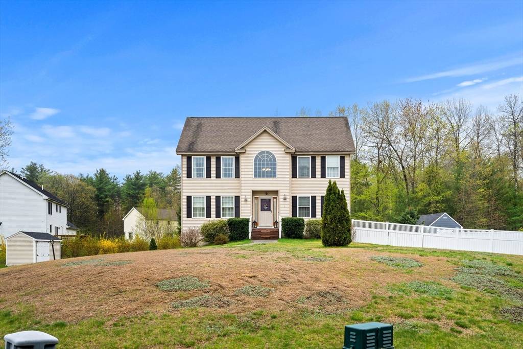 Kingston, NH 03848,1 Cottonwood Circle