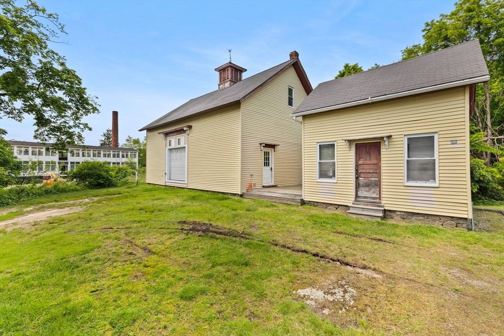 Attleboro, MA 02703,543 Newport Ave