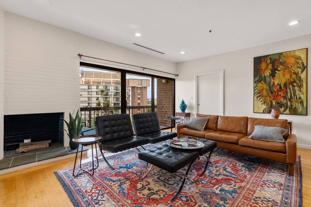 Brookline, MA 02446,1265 Beacon St #901