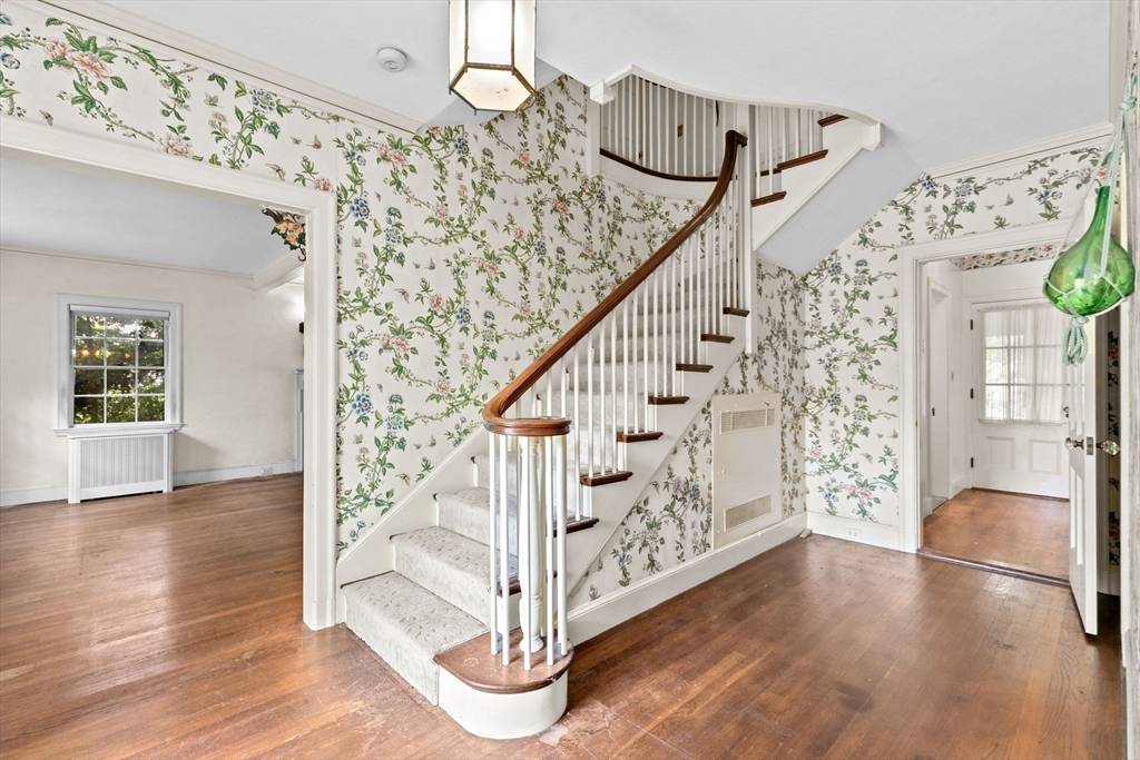 25 Hundreds Cir Wellesley, MA 02481