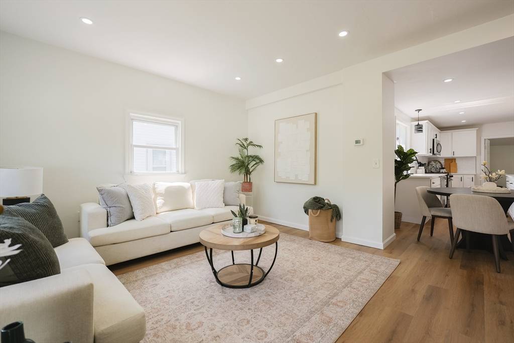 Rockland, MA 02370,28 Custer St