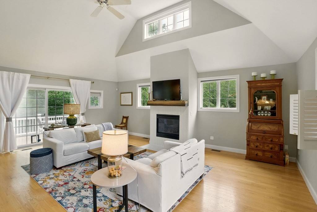 93 Cricket Lane North Andover, MA 01845