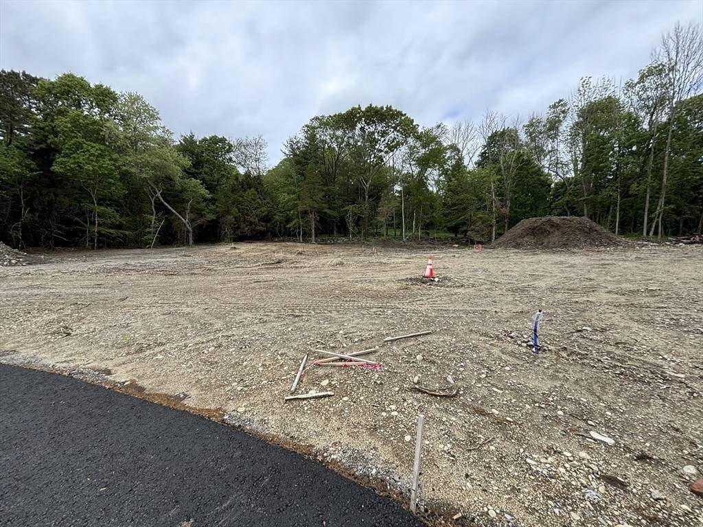 Freetown, MA 02702,5 Hadley Heights Way
