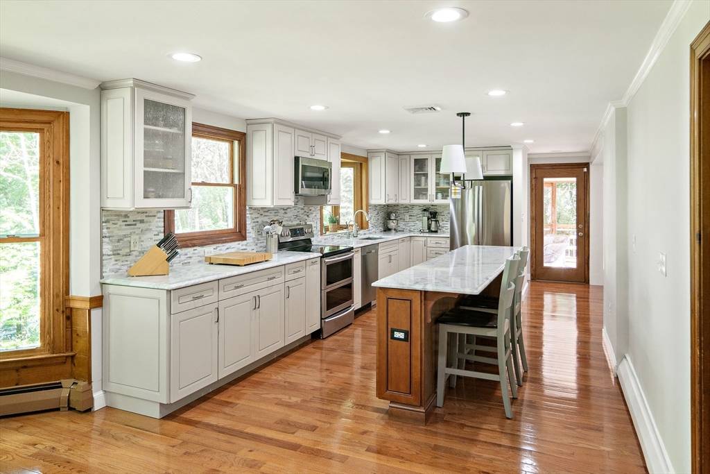Wayland, MA 01778,21 Highland Cir