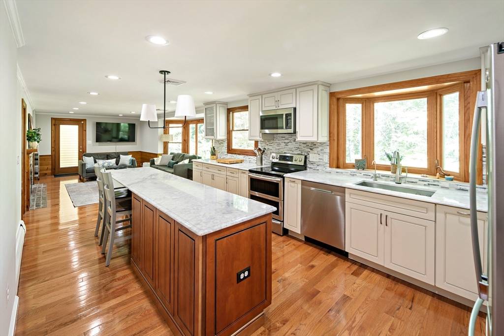Wayland, MA 01778,21 Highland Cir