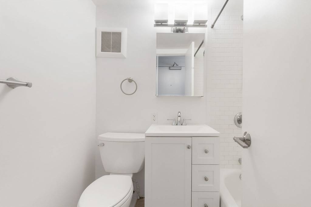 12 Stoneholm St #313 Boston, MA 02115