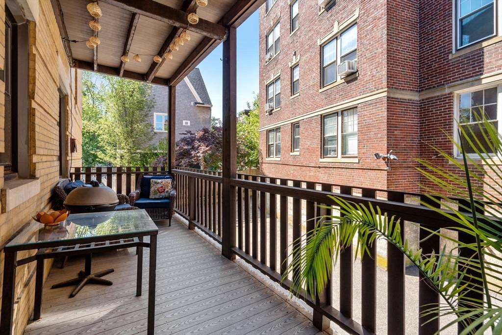 Brookline, MA 02446,17 Park Vale #2