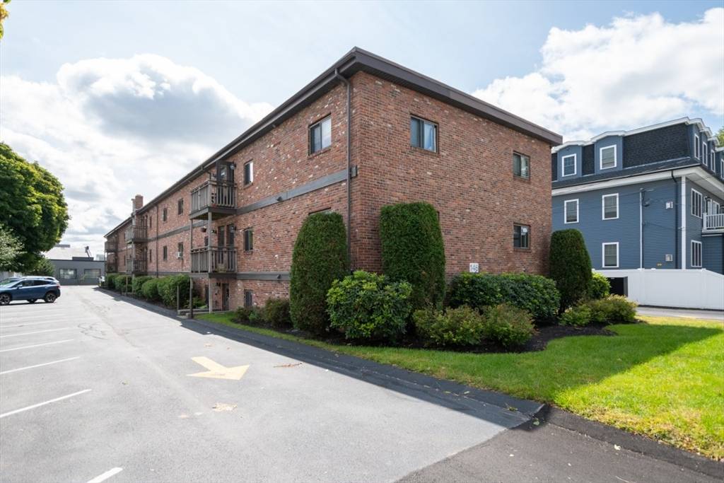 Waltham, MA 02453,146 Willow Street #33