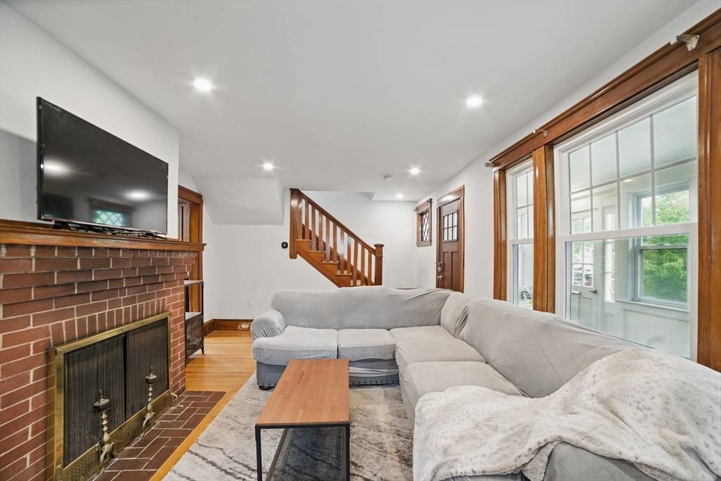 Quincy, MA 02171,5 Ellington Rd