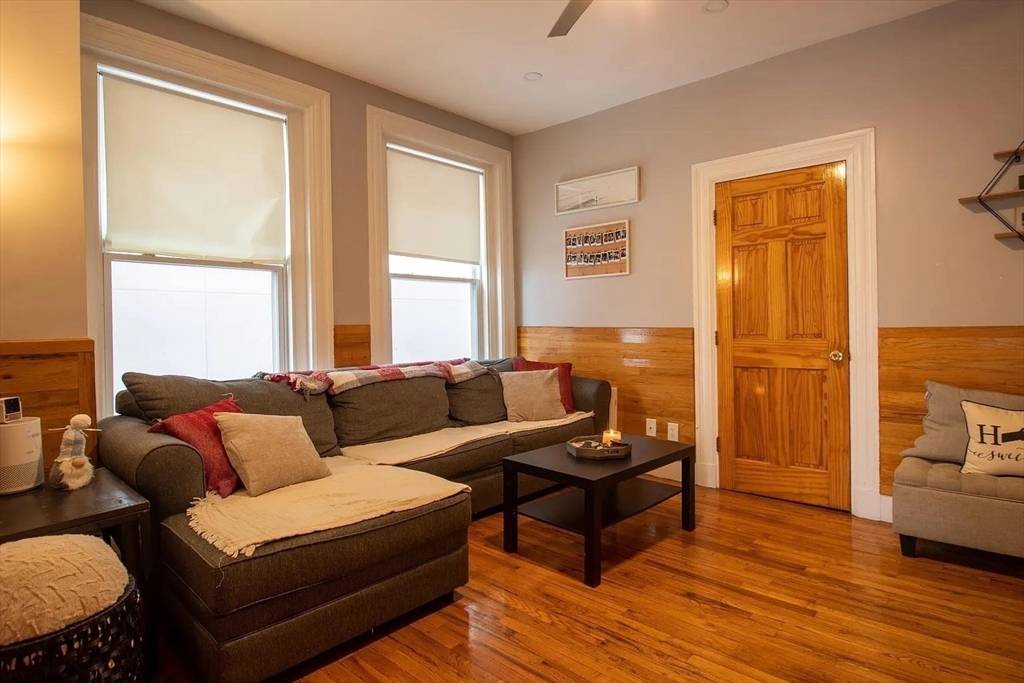 Newton, MA 02465,117 Elm Street #2