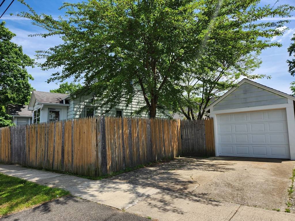 Springfield, MA 01104,1774 Carew St