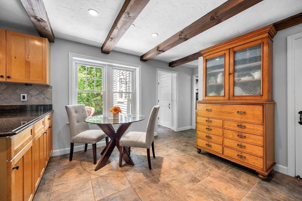 28 Old Farm Rd Hopkinton, MA 01748