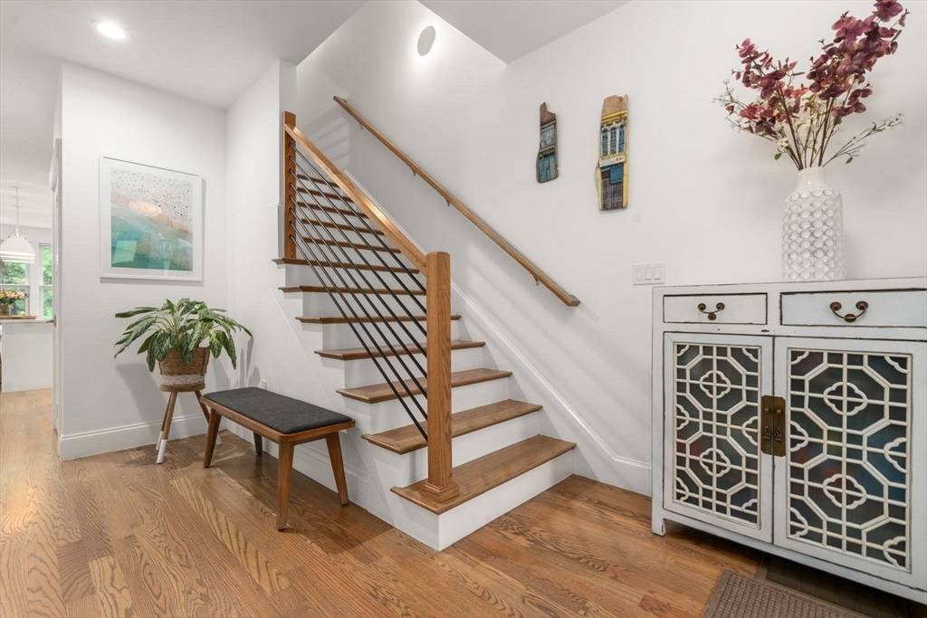 Newton, MA 02461,323 Lake Ave #323