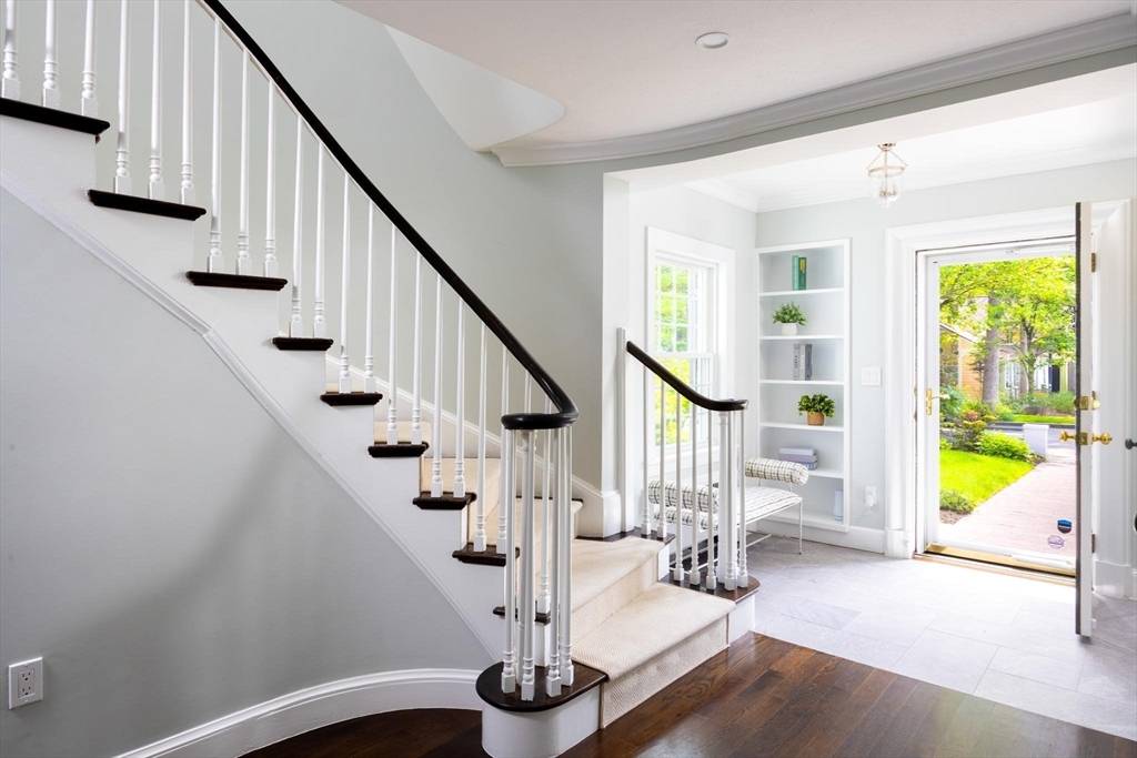 Newton, MA 02459,271 Greenwood St