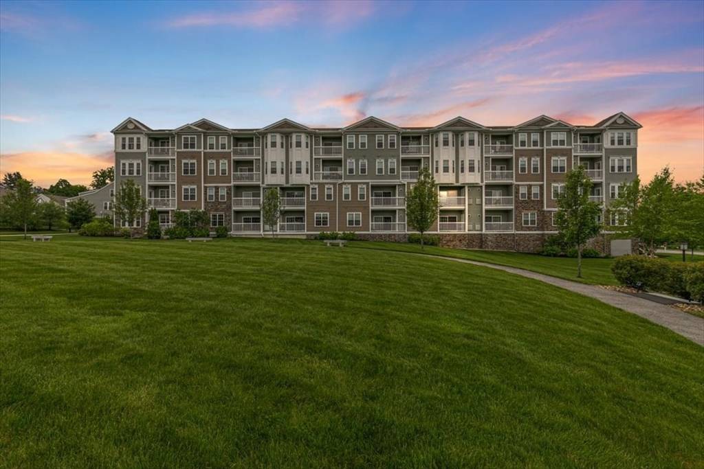 Andover, MA 01810,1 Francis Dr #211