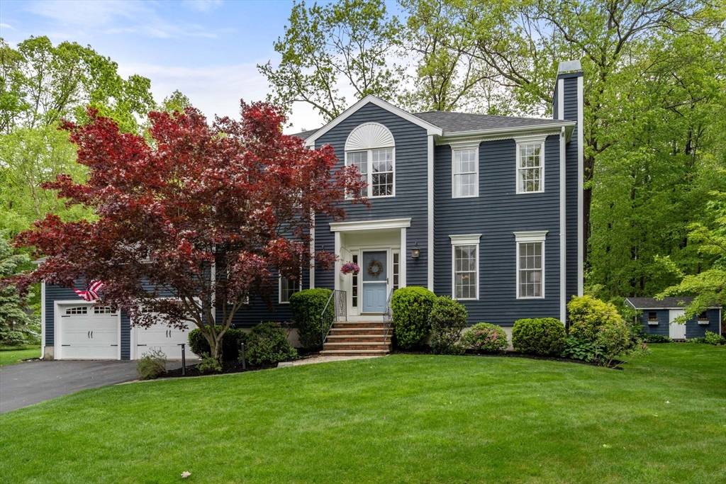 Amesbury, MA 01913,13 Spindle Tree Ln