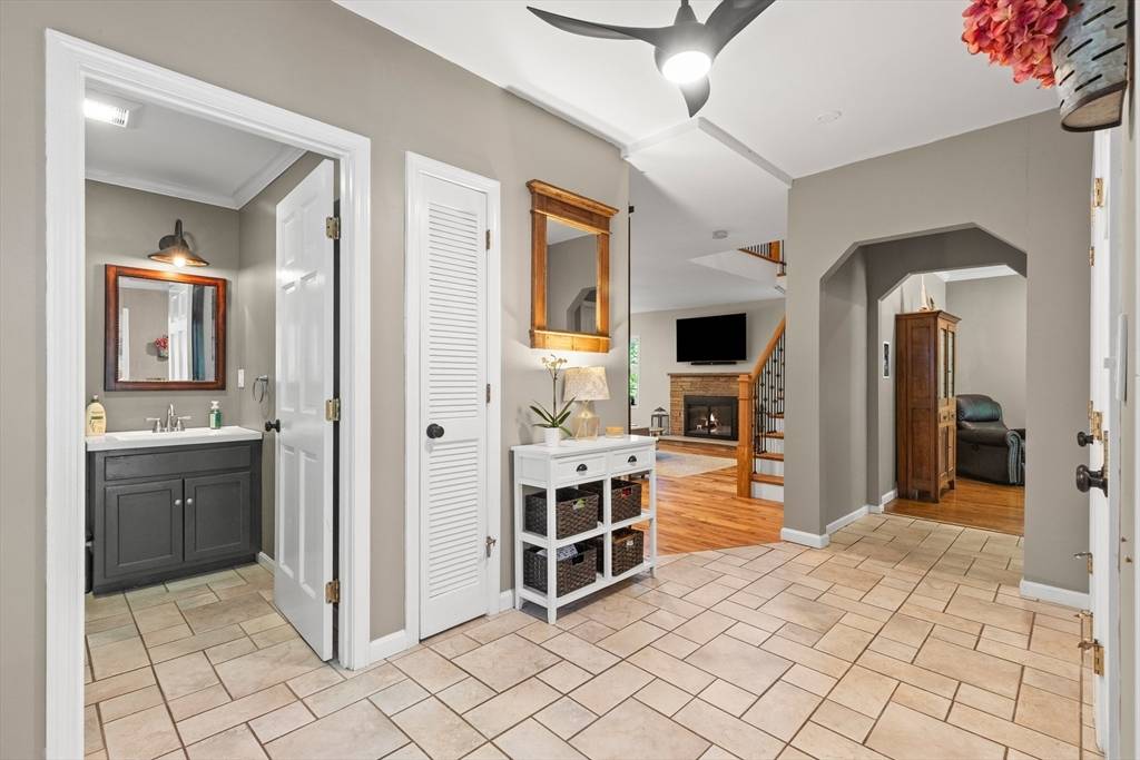 West Newbury, MA 01985,82 Maple St
