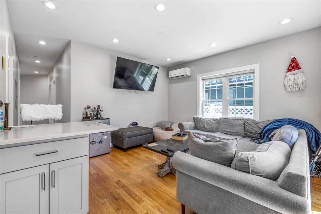 Boston, MA 02125,8 W Bellflower Street
