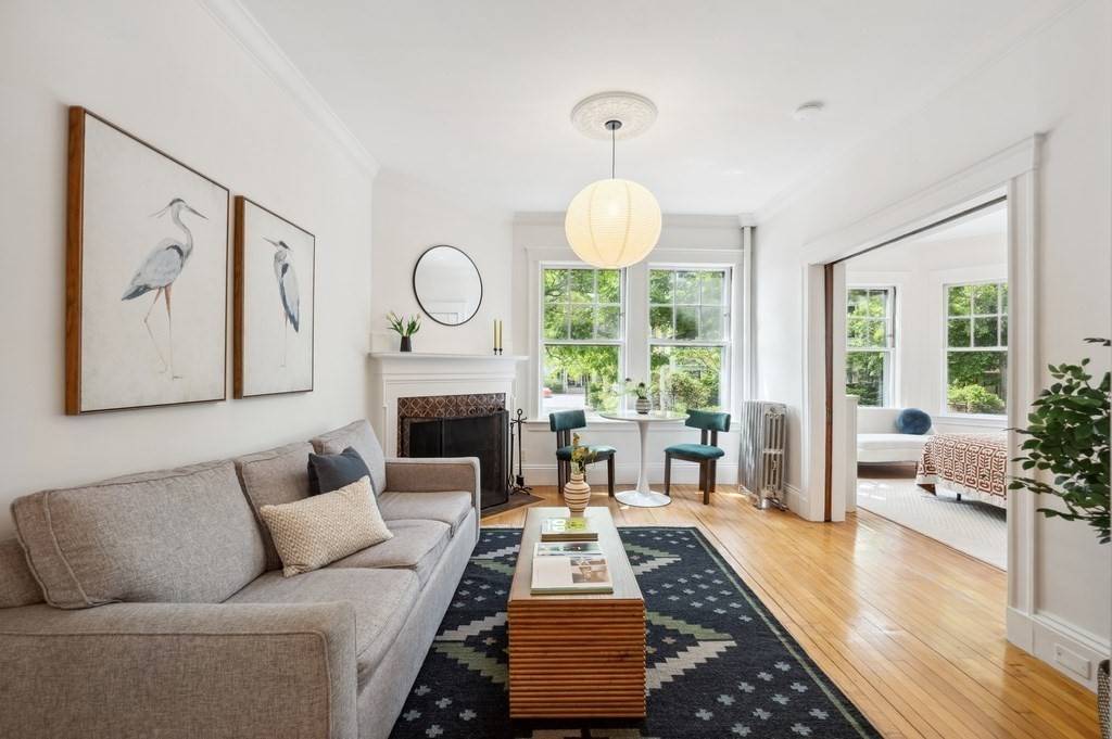 Cambridge, MA 02138,7 Linnaean Street #1