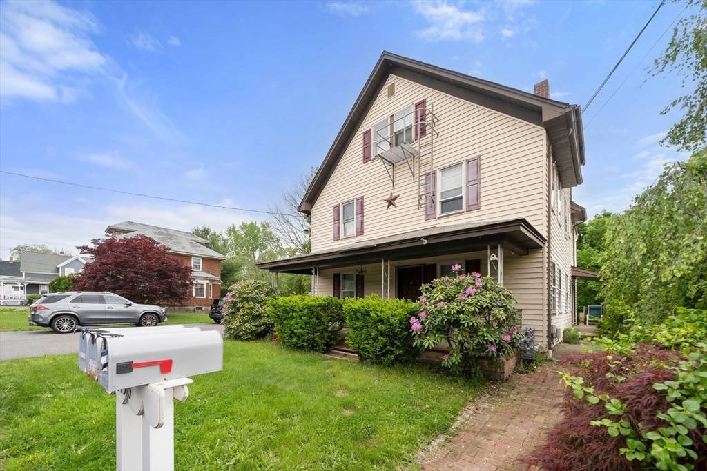 Taunton, MA 02780,1438 Somerset Ave