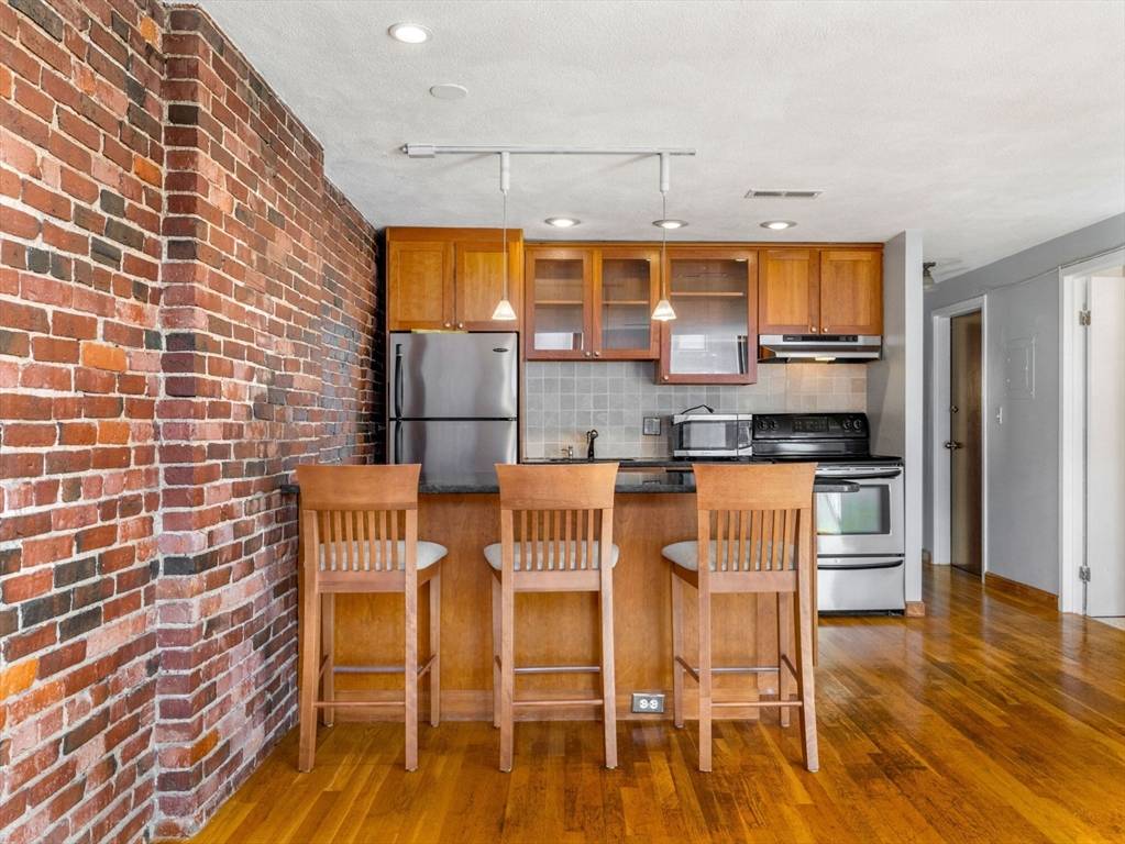 Boston, MA 02109,386 Commercial Street #4A