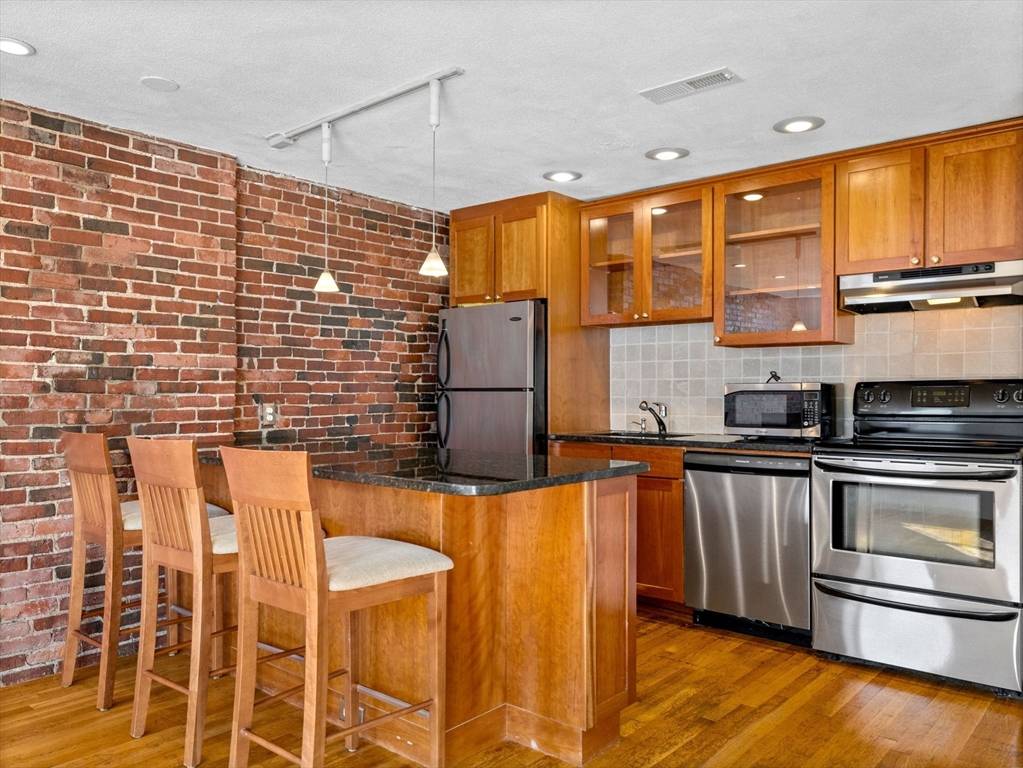Boston, MA 02109,386 Commercial Street #4A