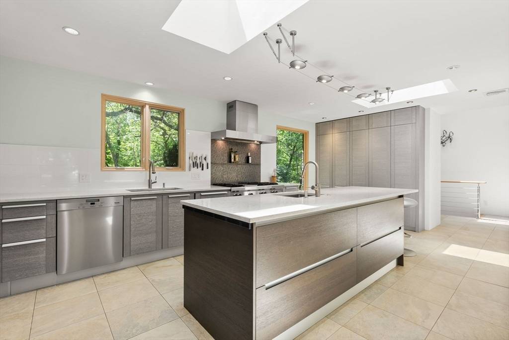 169 Hickory Rd Weston, MA 02493