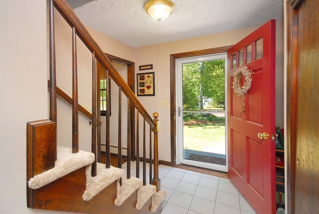 Maynard, MA 01754,7 Country Ln