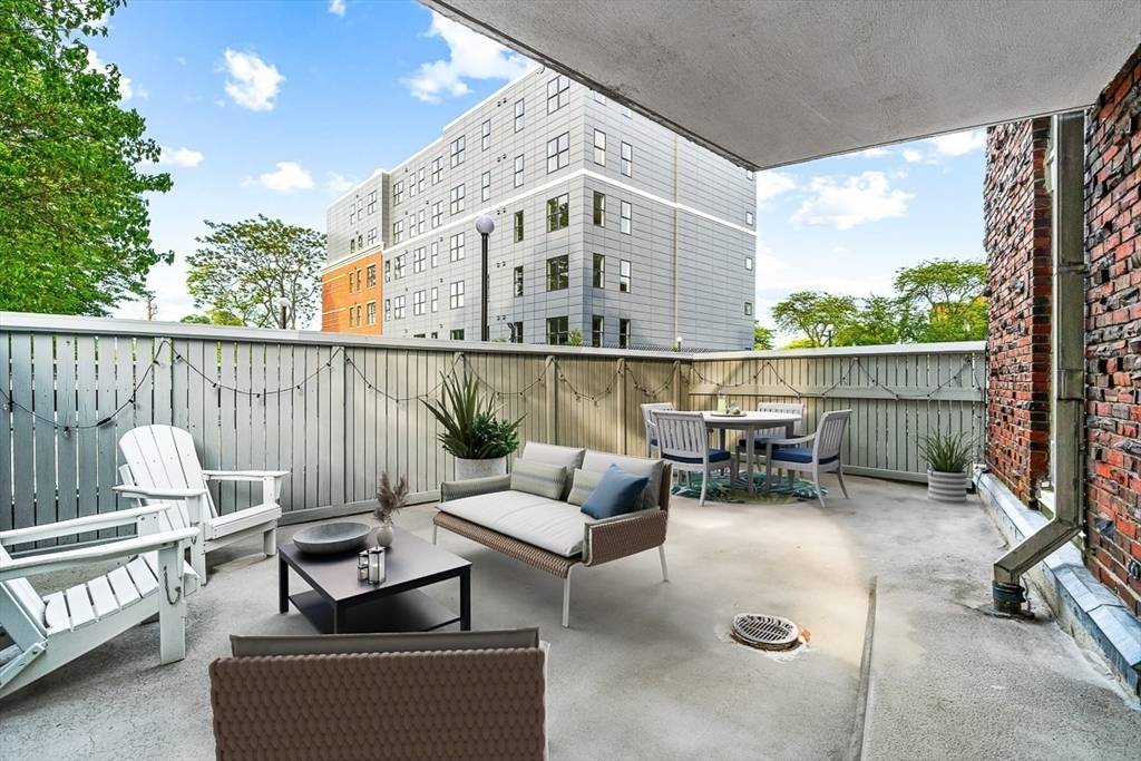 Brookline, MA 02446,19 Winchester Street #102